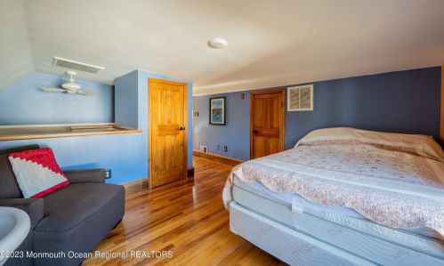 15 Hartshorne Pl, Middletown NJ  07748-2520 exterior
