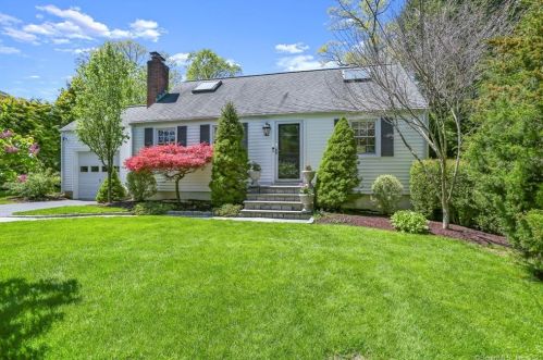 9 Flintlock Rd, Norwalk, CT 06850-4425