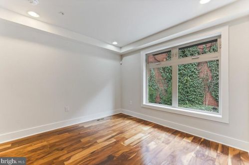 154 Front St, Philadelphia PA  19106-0020 exterior