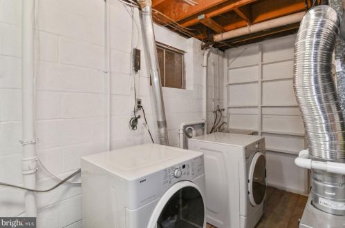 6717 Holford Ln, Springfield VA  22152-2935 exterior