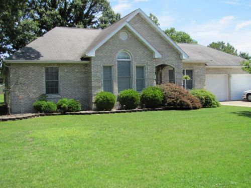 138 Woodland Dr, Salem, IL 62881-2635