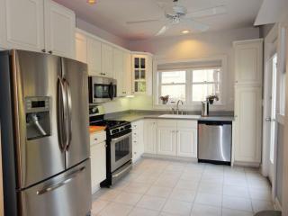 1758 Mcmillan St, Cincinnati OH  45206-2131 exterior