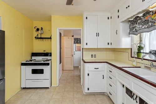5690 Riverside Ave, Riverside CA  92506-1837 exterior