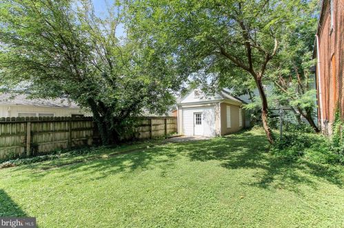 564 Broadway, Hanover PA 17331-2504 exterior