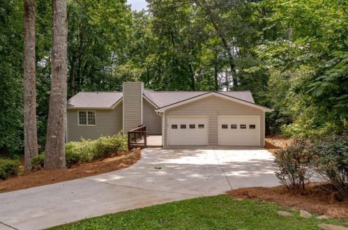 147 Dials Dr, Holly Springs, GA 30188-4539