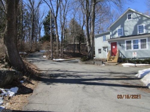 28 Church St, Netcong, NJ 07857-1311