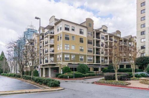 799 Hammond Dr, Atlanta GA  30328-6114 exterior