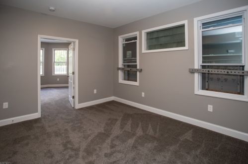 395 9th St, Newark, NJ 07103-2172