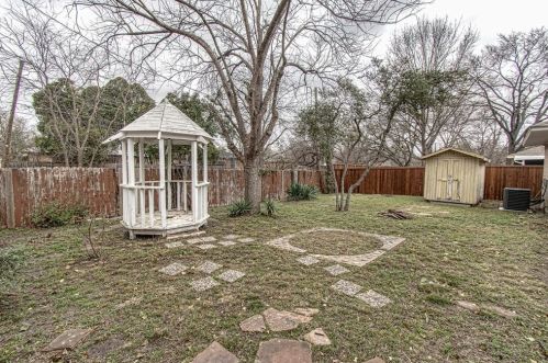 3921 Douglas Dr, Garland TX 75041-4331 exterior