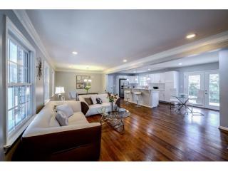 2996 Briarlake Rd, Decatur, GA 30033-1014