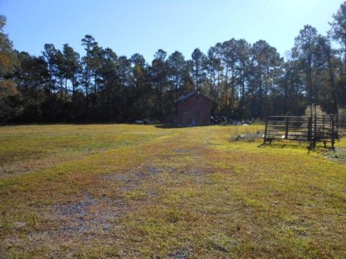 122 Woody Ln, Bonneau, SC 29431-3165