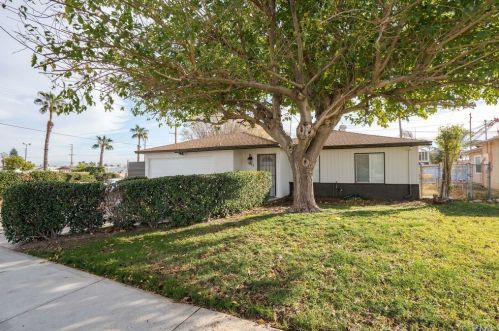 307 Manzanita St, Rialto, CA 92376-7406