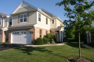 2615 Pondview Dr, Hoffman Estates IL  60102-2523 exterior