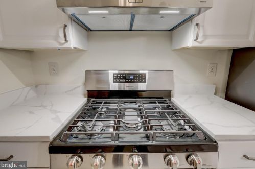 8731 Stone Hl Pl, Springfield VA  22153-1718 exterior