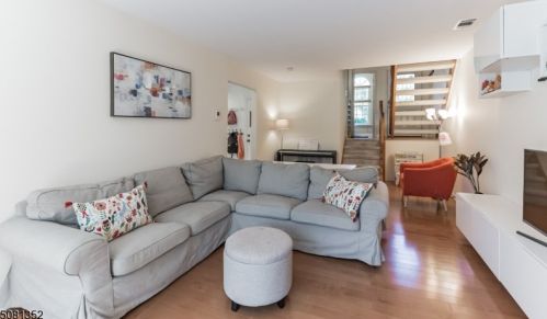 6 Brookline Ct, Princeton NJ  08540-1741 exterior