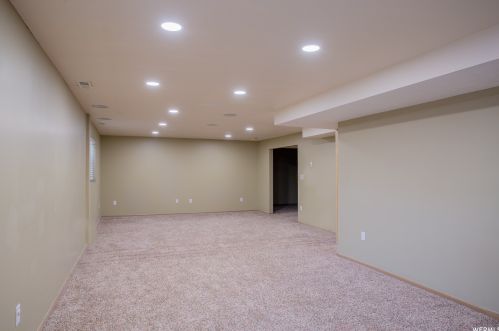 8641 Alta Cv Dr, Sandy UT 84093-1699 exterior