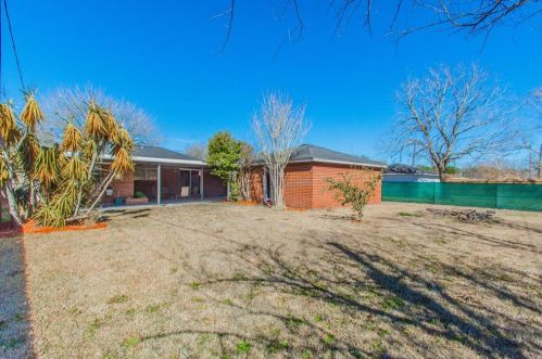 244 Bastrop St, Angleton TX 77515-4106 exterior