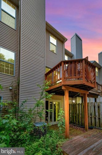 302 Crossing Rd, Fredericksburg, VA 22406-7830