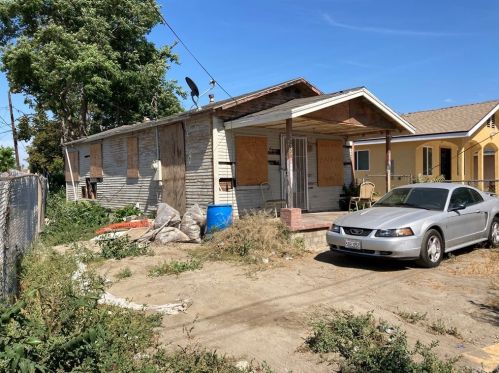 13100 Willowbrook Ave, Compton, CA 90222-2626