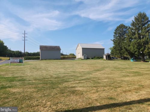 750 Summit Dr, Lancaster PA  17601-1152 exterior