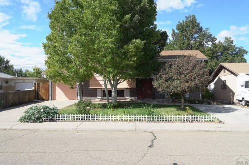 2123 Rosewood Ln, Pueblo, CO 81005-2740