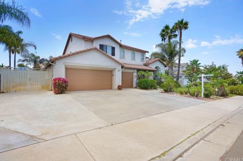 12499 Orangeblossom Ln, Riverside CA  92503-7057 exterior
