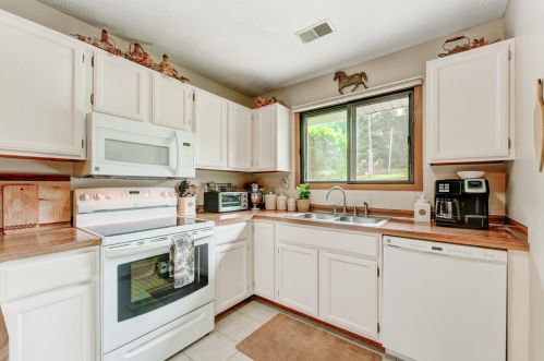 1613 Helmo Ave, Saint Paul MN  55128-5535 exterior
