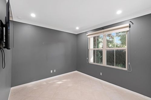 210 Kempton, Irvine CA  92620-2154 exterior