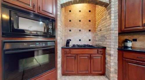 8760 Skyline Ln, Conroe TX  77302-3458 exterior