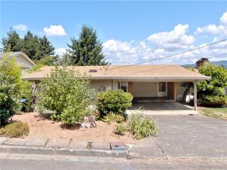 416 Seneca Ave, Seattle, WA 98057-3464