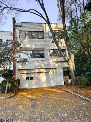1 Durar Ave, Ridgewood, NJ 07450-5113