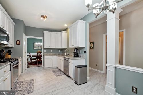 85 Sparrow Dr, Trenton NJ 08690-2463 exterior