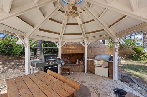 2662 Sovereign Way, Riverside CA  92506-5120 exterior