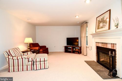 7833 Painted Daisy Dr, Springfield VA  22152-3850 exterior