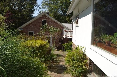23 Knollwood St, Upper Stepney, CT 06468-1126