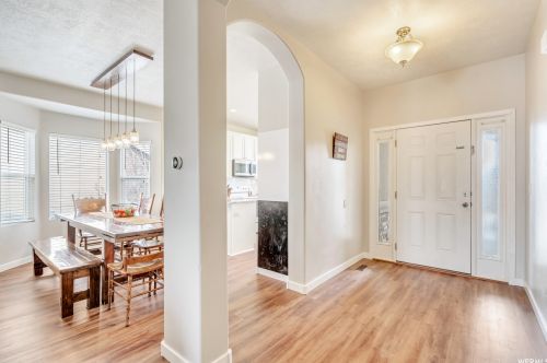 8324 Imperial Oak Dr, Taylorsville, UT 84081-1874