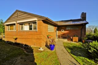 10064 Arrowsmith Ave, Seattle, WA 98178-2519