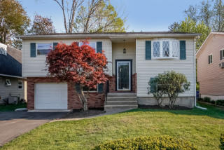 23 Fairweather Dr, Norwalk, CT 06851-2301