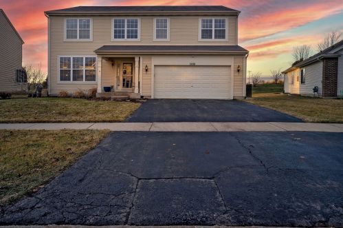 1900 Beachview Rd, Pingree Grove, IL 60140-2048