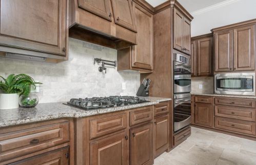 1828 Lily Meadows Dr, Conroe TX  77304-2949 exterior