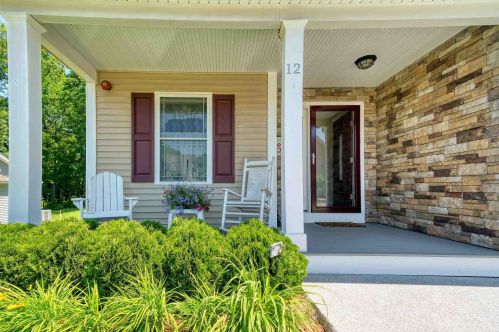 12 Whispering Oaks Rd, Pelham, NH 03076-4412