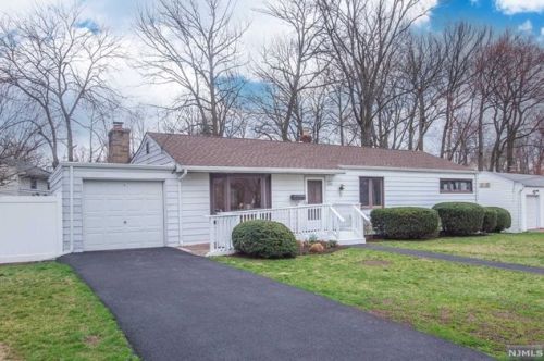290 Oak Ave, River Edge, NJ 07661-1009
