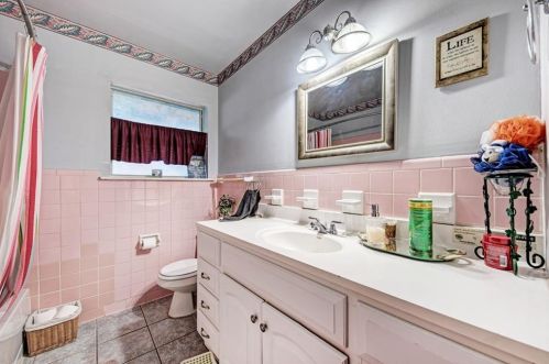 1617 Ashberry Dr, Austin TX  78723-1106 exterior