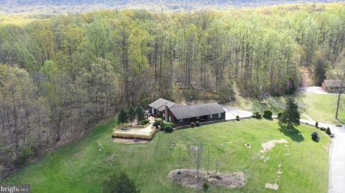 3842 Happy Valley Rd, Keezletown, VA 22832-2037