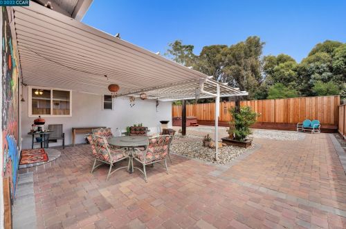 2378 Charlotte Ave, Concord CA  94518-2511 exterior