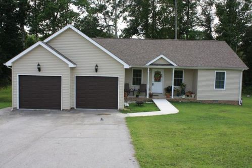 210 Blue Rd, Quebeck, TN 38579-2357