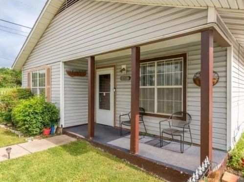 1001 Bessie St, Fort Worth, TX 76104-1534