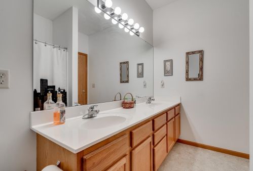 7545 5th St, Saint Paul MN  55128-5389 exterior