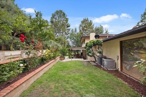 1430 Greenbriar Rd, Glendale CA  91207-1053 exterior