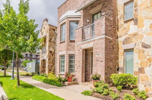 1212 Adams St, Fort Worth, TX 76104-4428